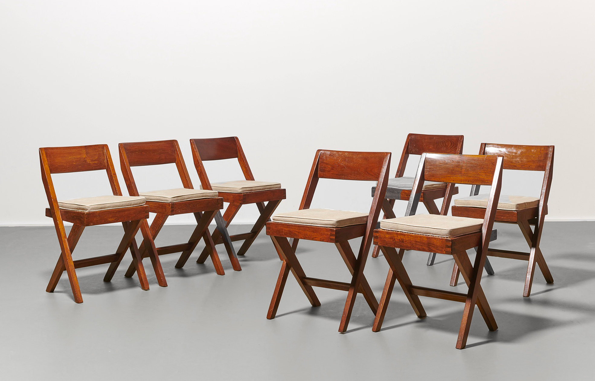 ensemble de chaise Library Pierre Jeanneret
