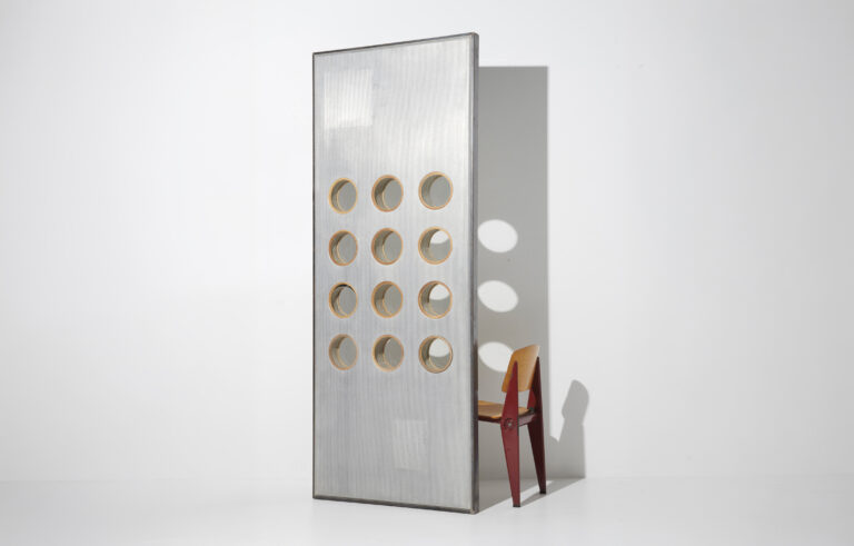 Panneau à hublots, Jean Prouvé ca. 1950