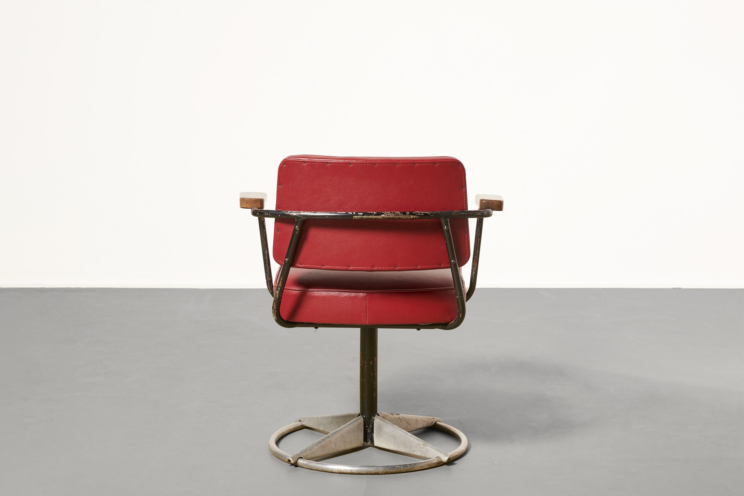 Jean Prouvé, Fauteuil 'Présidence' rouge, Ca. 1950