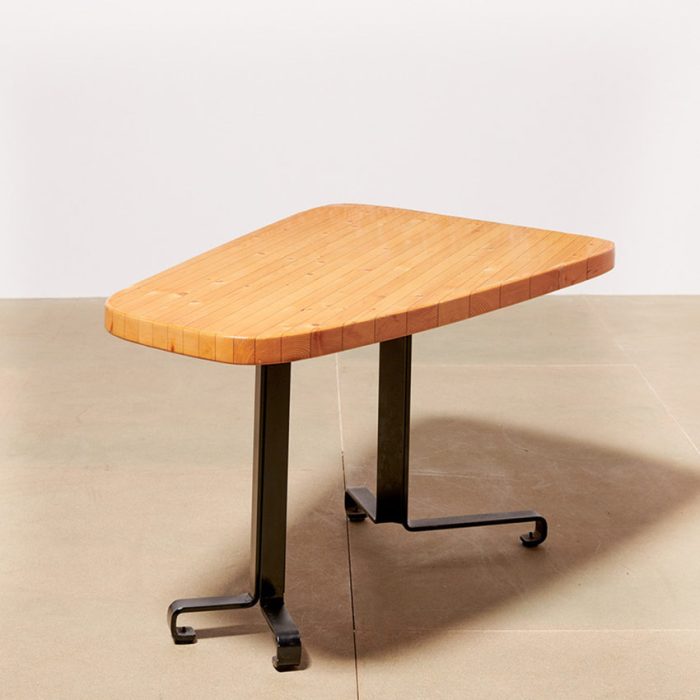 Charlotte Perriand, Table Les Arcs