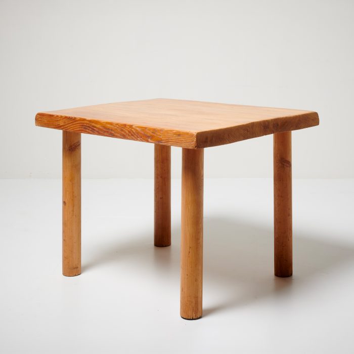 Table en pin Charlotte Perriand